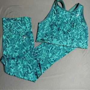 Adapt Animal Seamless Sports Bra & Leggings in Butterfly Teal, both size L